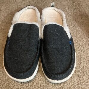 Like New Gray Fleece Lined Hey Dude Slippers/Shoes Size 8